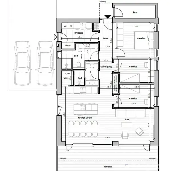 Plantegning af et hus viser fire værelser, to badeværelser, bryggers, entré, viktualierum, gallerigang, køkken-alrum med spiseplads, stue, og en garage med plads til to biler.
