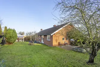 Villa på Karlsvej 1, 9970 Strandby