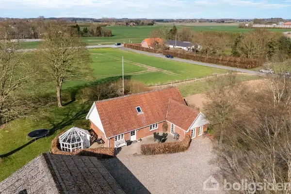 Landejendom på Sporup Kirkevej 105, 8450 Hammel