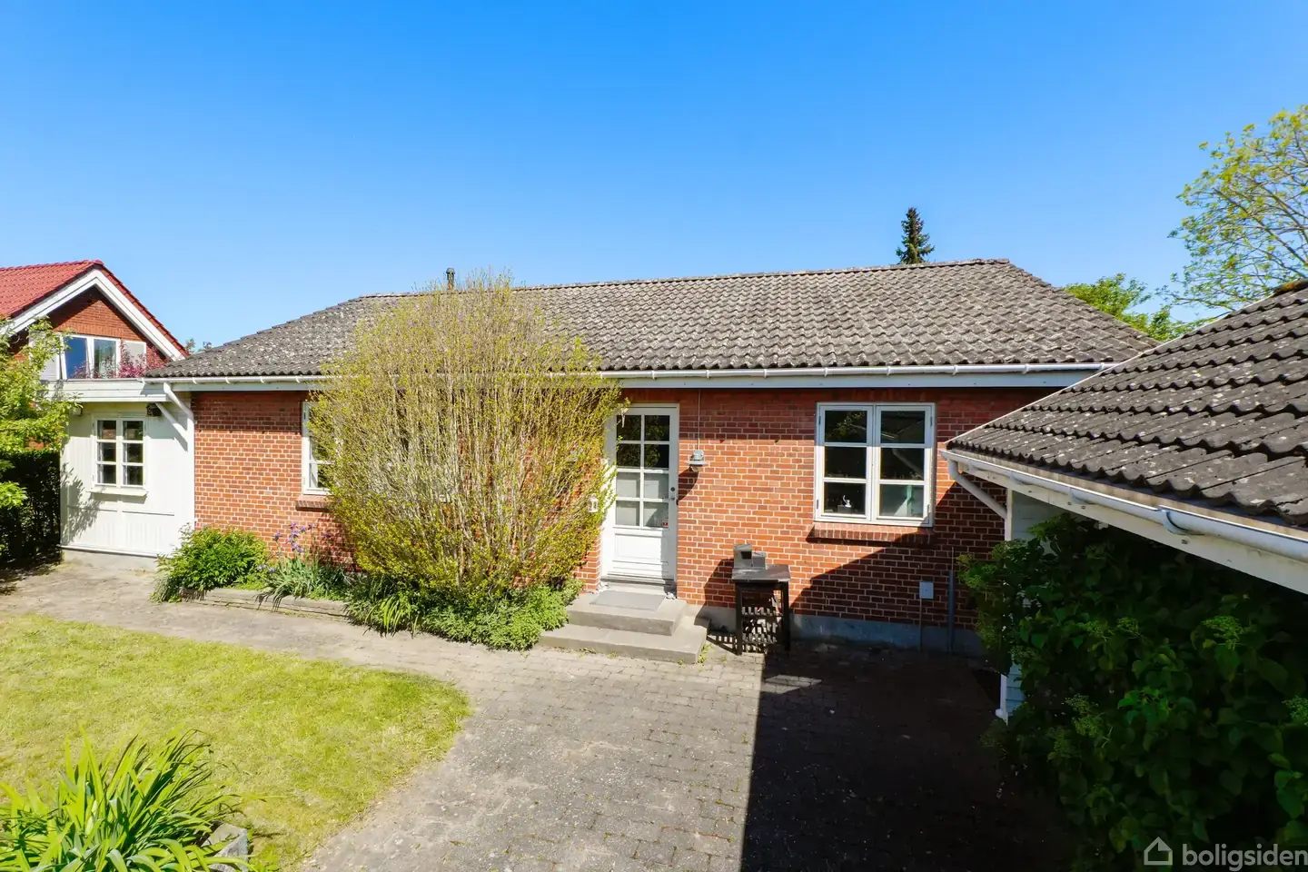 Rummelig og opdateret villa centralt i Ballerup - Separat afdeling med eget bad, køkken og 2 værelser