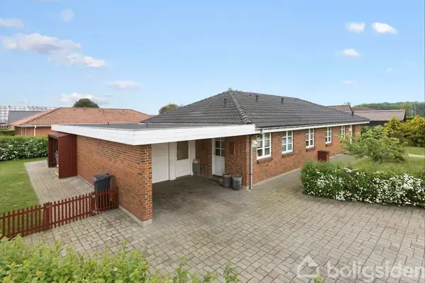 Villa på Idrætsalle 24, 9370 Hals