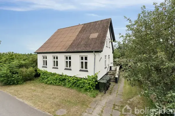 Villa på Hirsevej 8, 8544 Mørke