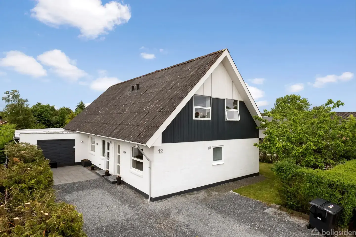 Rummelig familievilla med 214 m², garage og skøn have