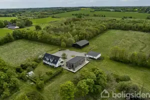 Landejendom på Tørrildvej 5, 7300 Jelling