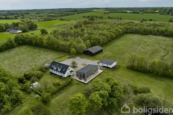 Landejendom på Tørrildvej 5, 7300 Jelling