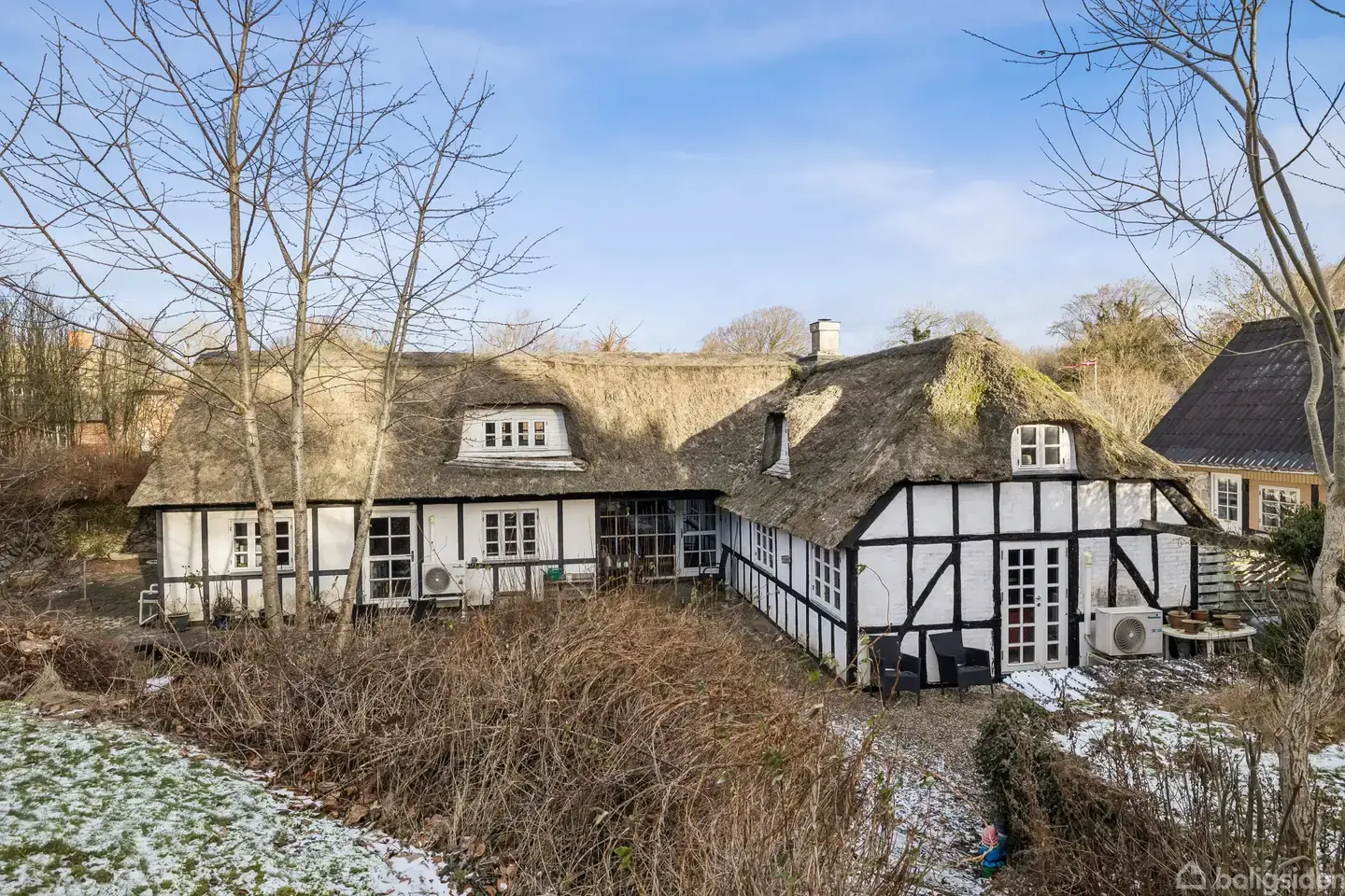 Villa med stor have tæt på Viemose og Ustrup Skov