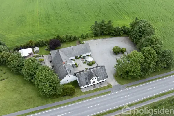 Landejendom på Hjørringvej 484, 9750 Østervrå