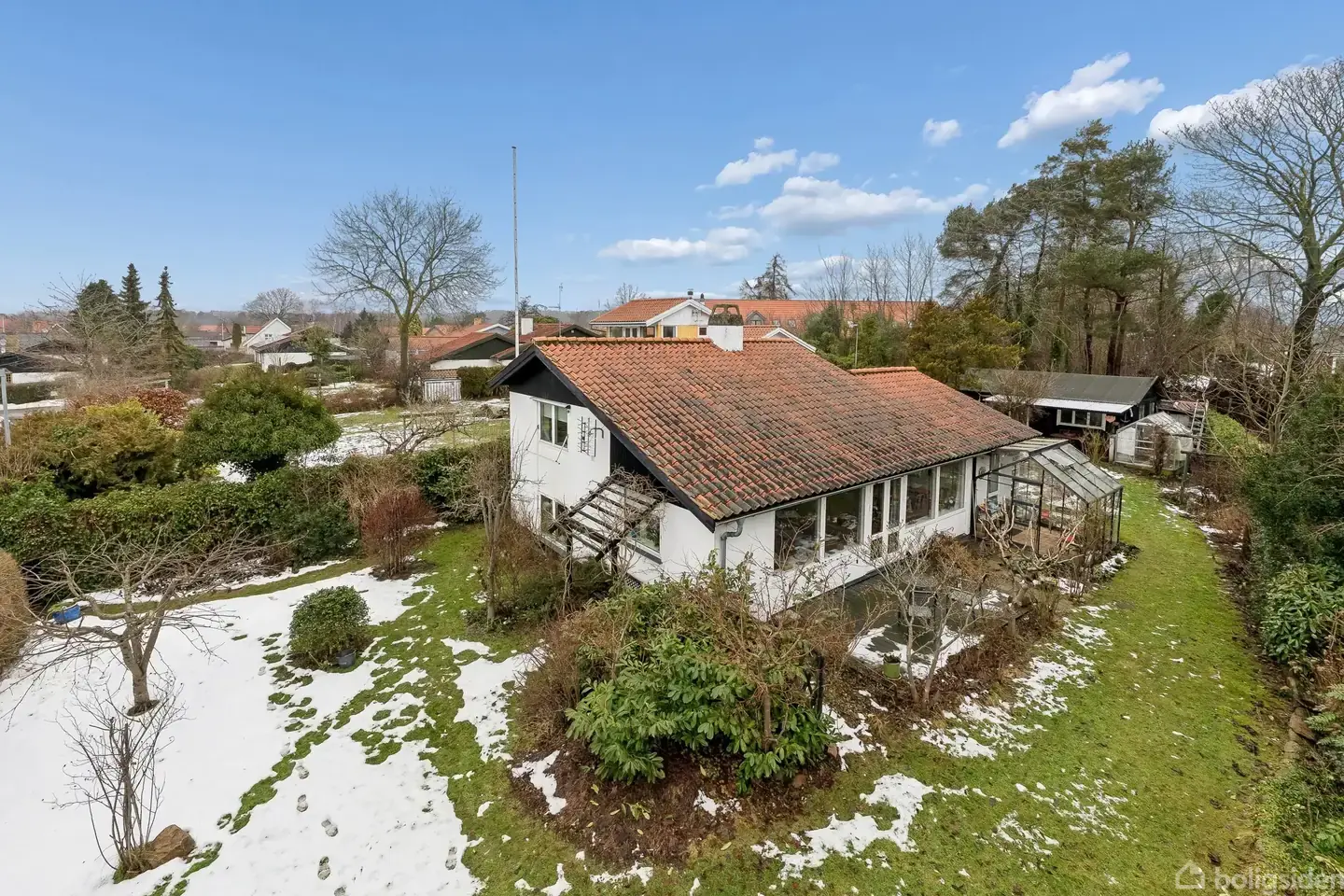 Arkitekttegnet villa i forskudte plan perfekt beliggende for enden af lukket villavej