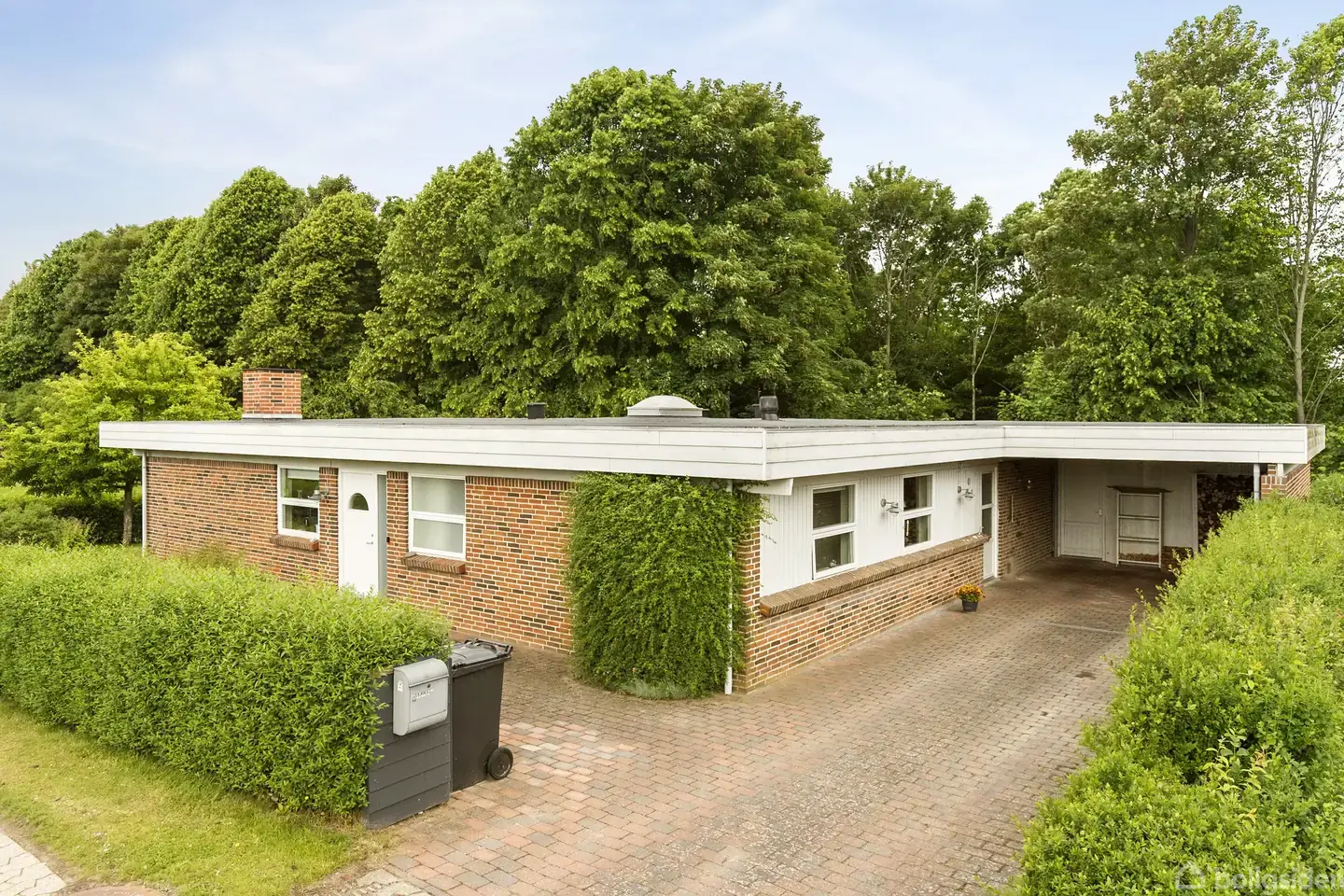 Skøn arkitekttegnet familievilla i godt villakvarter