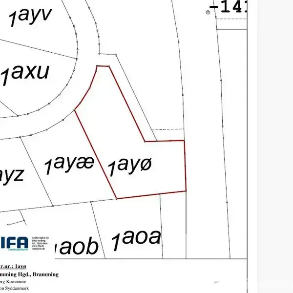Kortudsnit med jordlod markeret som 1ayø omkranset af rød linje. Yderligere jordlodder er mærket med 1axu, 1ayæ, 1ayz, 1aoa, og 1aob. Nederst står "LIFA".