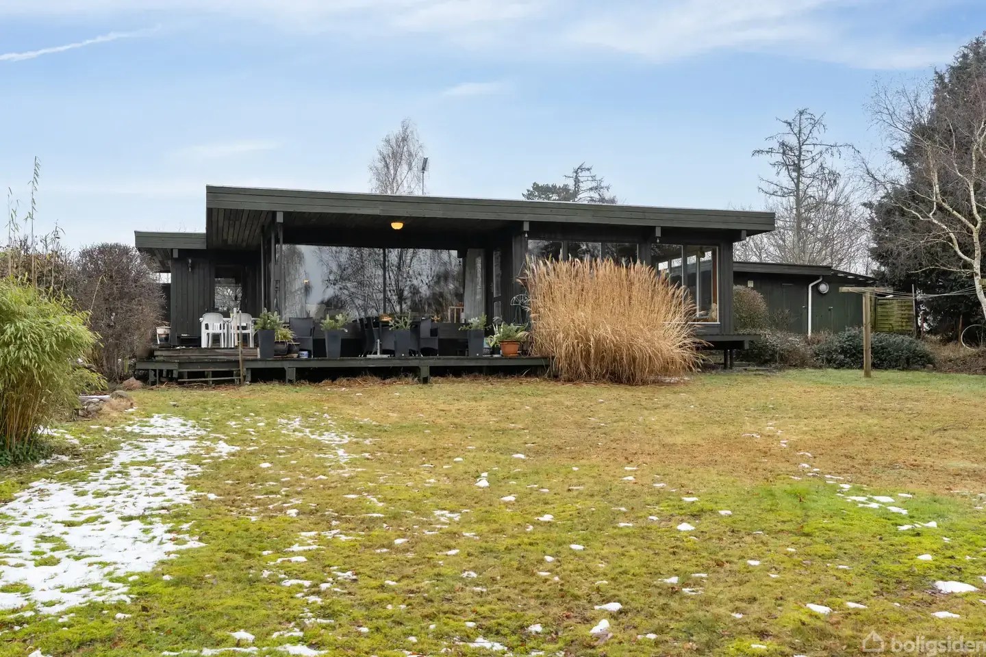 Stemningsfuldt fritidshus med en virkelig skøn solrig have