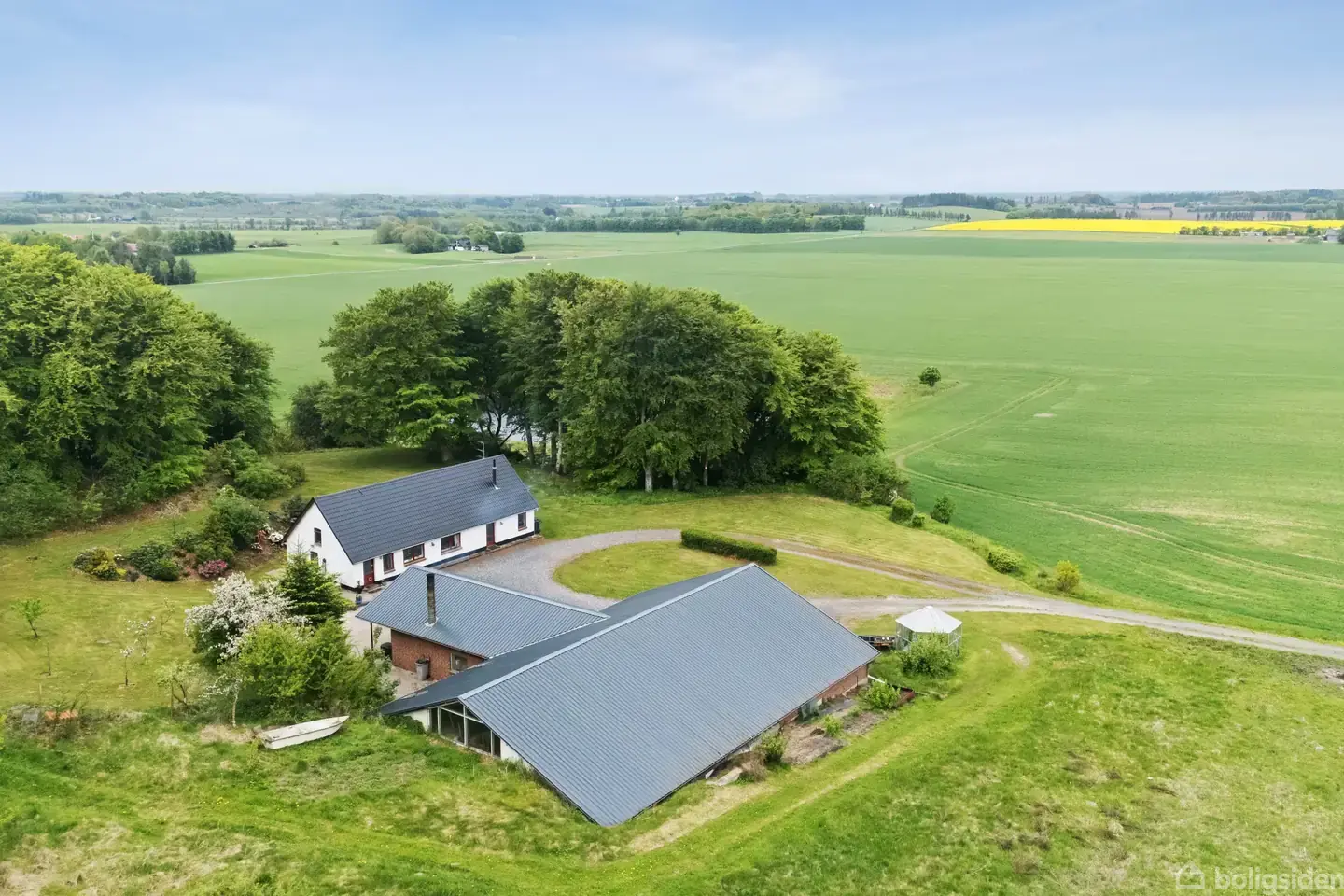 Unik naturejendom med fantastisk udsigt, sø, skov og utallige muligheder