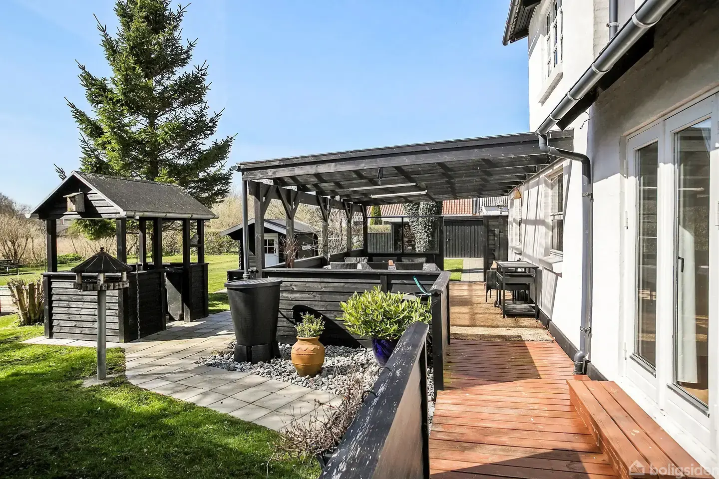 Velholdt villa med fantastisk overdækket terrasse og udsigt til grønne arealer - Visning 2