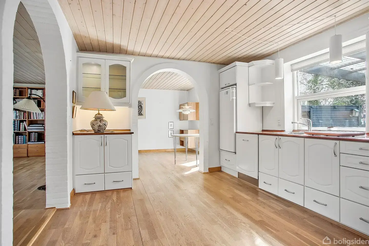 Velholdt villa med fantastisk overdækket terrasse og udsigt til grønne arealer - Visning 5