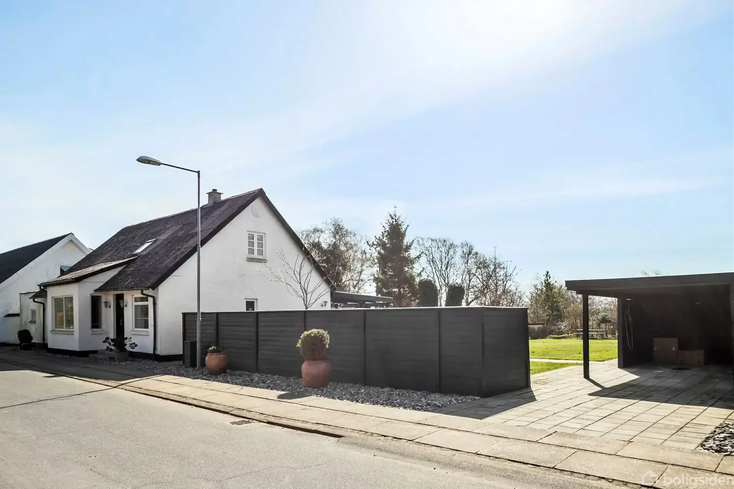 Velholdt villa med fantastisk overdækket terrasse og udsigt til grønne arealer - Visning 3