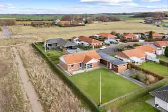 Villa på Tornholmvej 13, Vrinners, 8420 Knebel