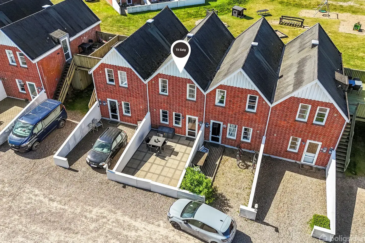 2 plans Rim-rækkehus beliggende nær centerbygning.