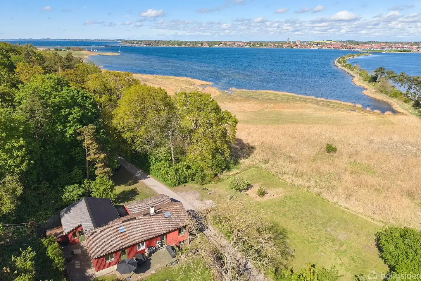 Panoramaudsigt over fjorden – to boliger, gode muligheder