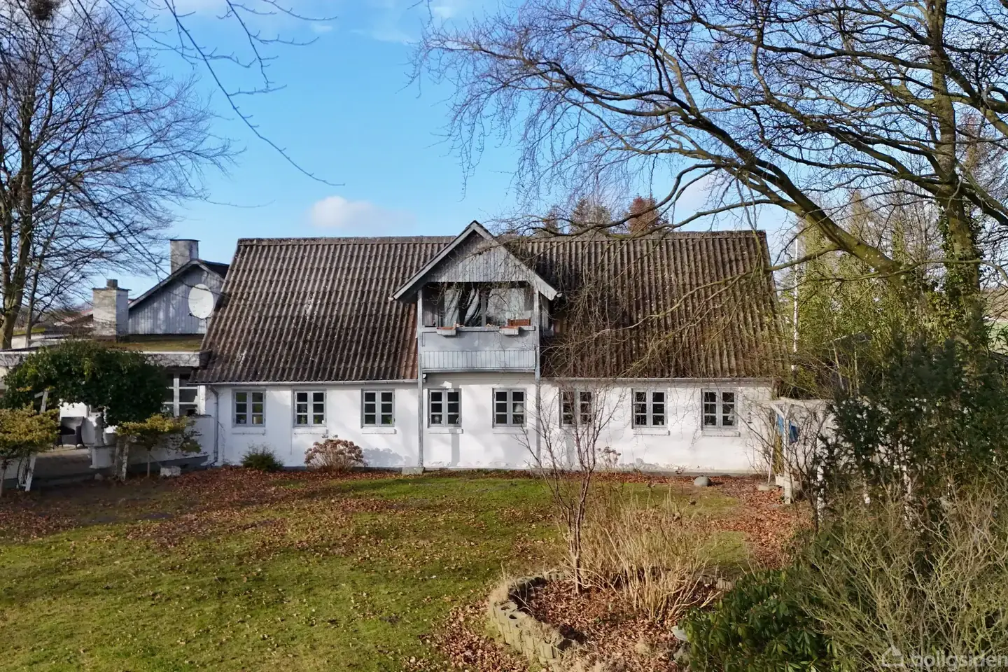 Stemningsfuld ejendom med gode udhuse