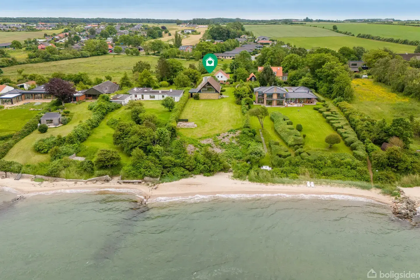 Unik villa med panoramaudsigt til vandet