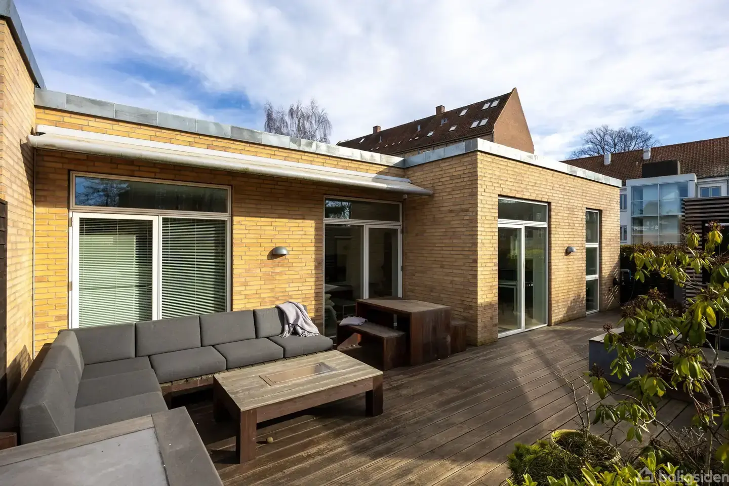 Indflytningsklart rækkehus fra 2019 i attraktivt villakvarter i Charlottenlund