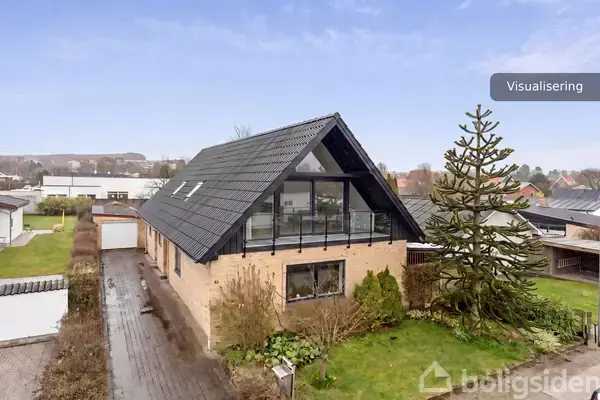 Velholdt villa med mange gode m2 og en adresse til UG
