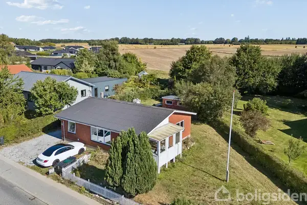 Villa på Damsbrovej 40, 8382 Hinnerup