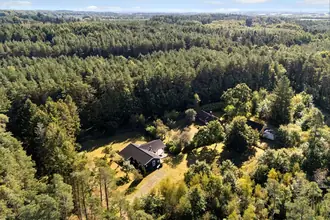 Fritidshus på Åsbjergvej 21, Fjellerup, 8585 Glesborg