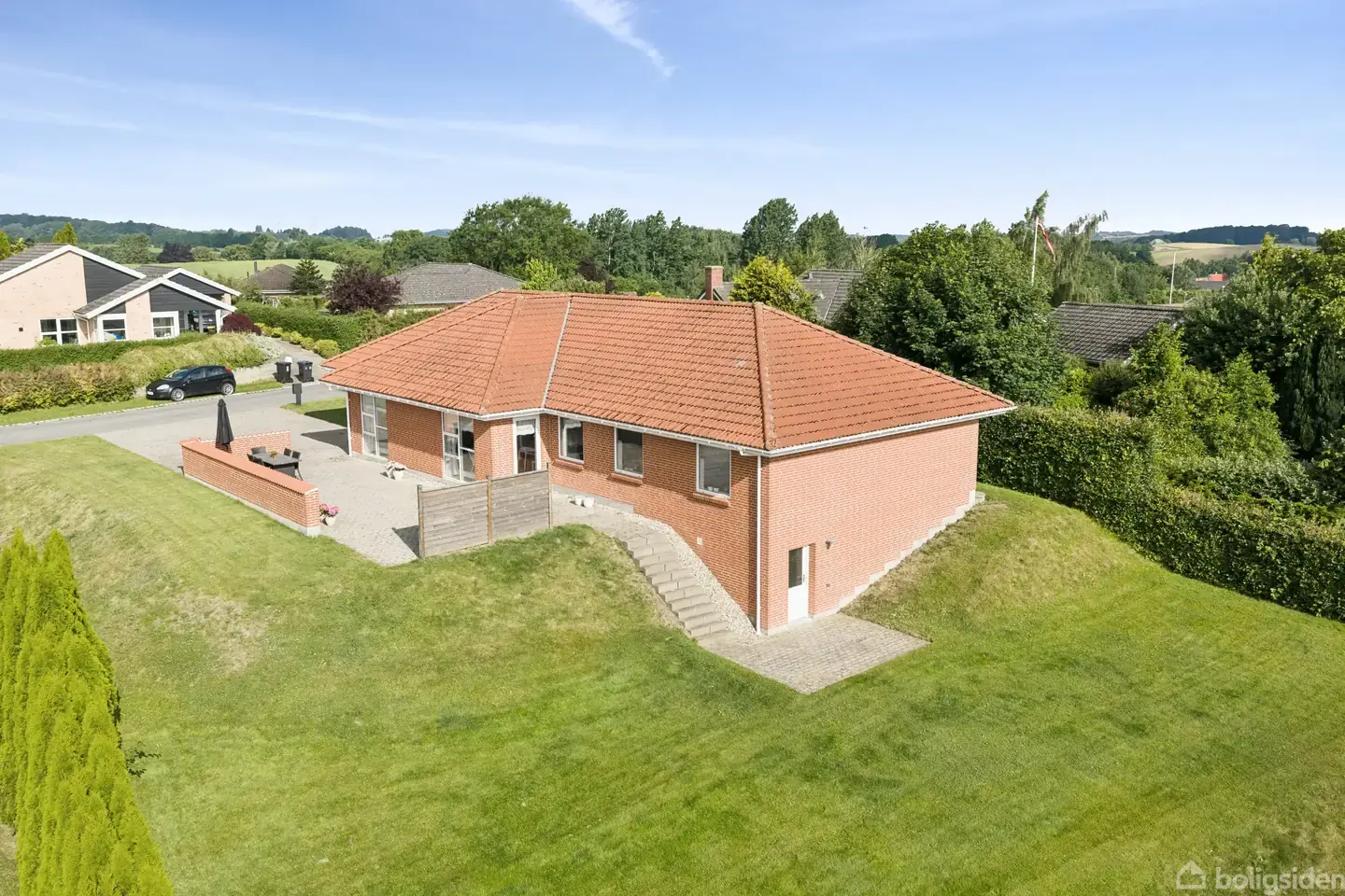 Attraktiv fuldmuret villa med god planløsning