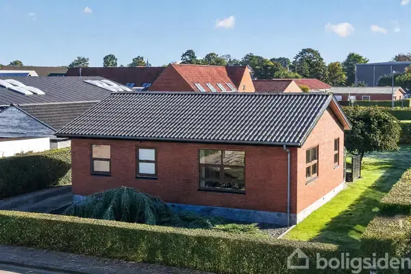Villa på Kirkevej 3, 8723 Løsning