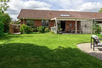 Rækkehus på Byvænget 17, Stavtrup, 8260 Viby J