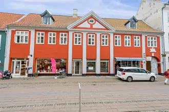 4-istabu dzīvoklis, 161 m²