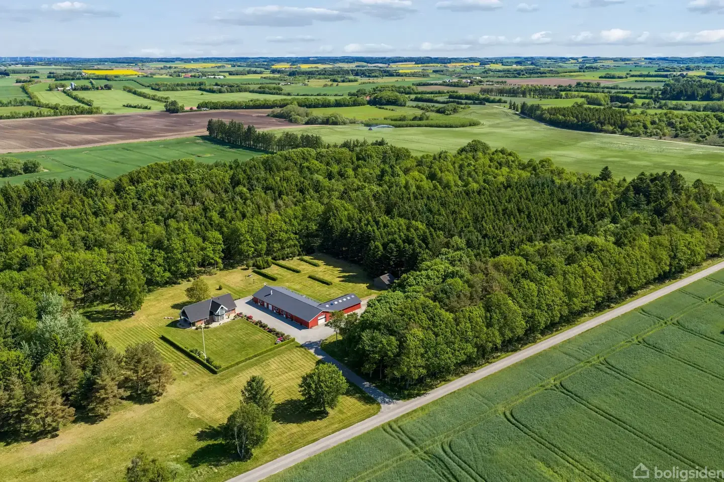 Landejendom på Øster Hjelmstedvej 128, 9700 Brønderslev
