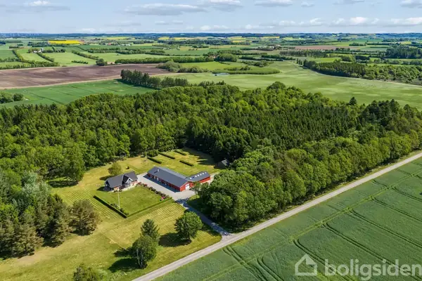 Landejendom på Øster Hjelmstedvej 128, 9700 Brønderslev