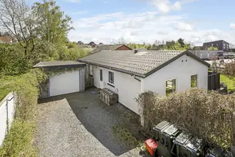 Villa på Drosselvej 8, 8410 Rønde