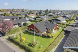Villa på Lindeengen 21, 2740