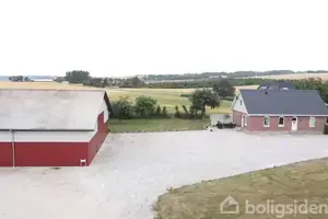 Landejendom på Hovhedevej 40, 8370 Hadsten