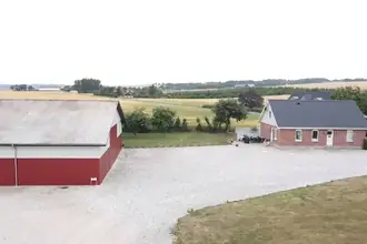 Landejendom på Hovhedevej 40, Vissing, 8370 Hadsten