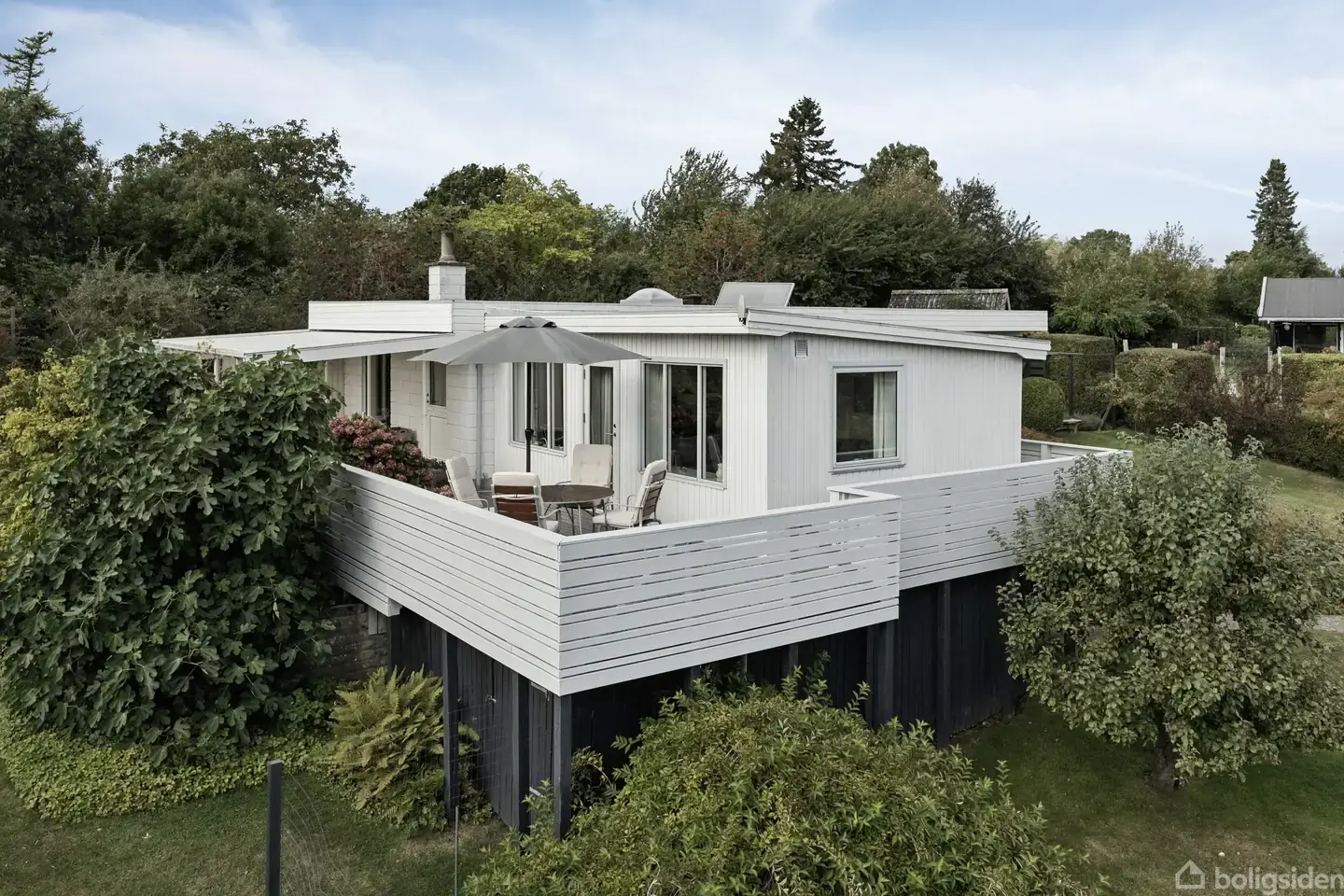 Fritidshus i rolige omgivelser med skovsti og vandkig