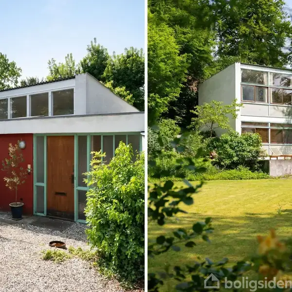 To moderne huse med fladt tag ligger i en frodig, grøn have. Forreste hus har store vinduer og en trædør. Det andet hus ses bag buske og har glasfacade.