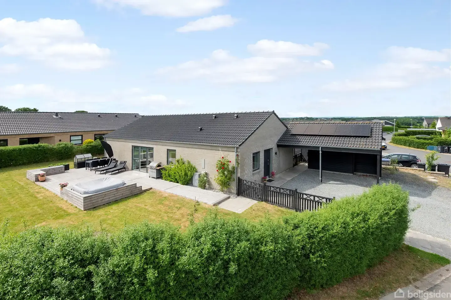 Moderne etplansvilla fra 2017 med skøn terrasse