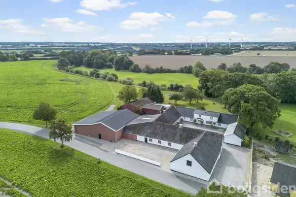 Landejendom på Lundevej 13, 4652 Hårlev