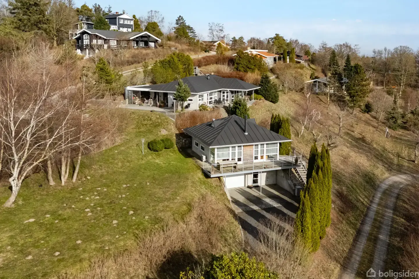 Arkitekttegnet sommerhus med havudsigt i idylliske Fuglsø
