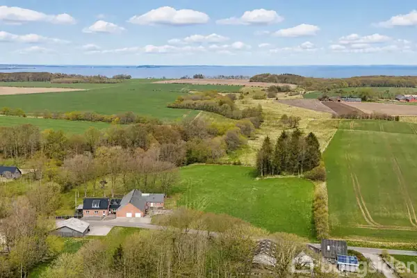 Landejendom på Lindeborgvej 15, 7560 Hjerm