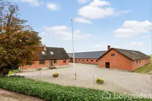 Landejendom på Ejstrupvej 27, 8990 Fårup