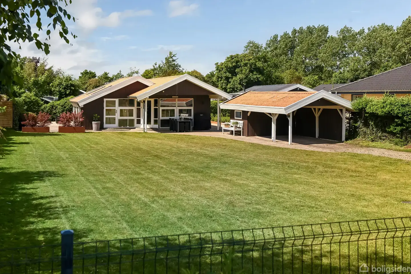 Skønt renoveret sommerhus med hele 4 soveværelser