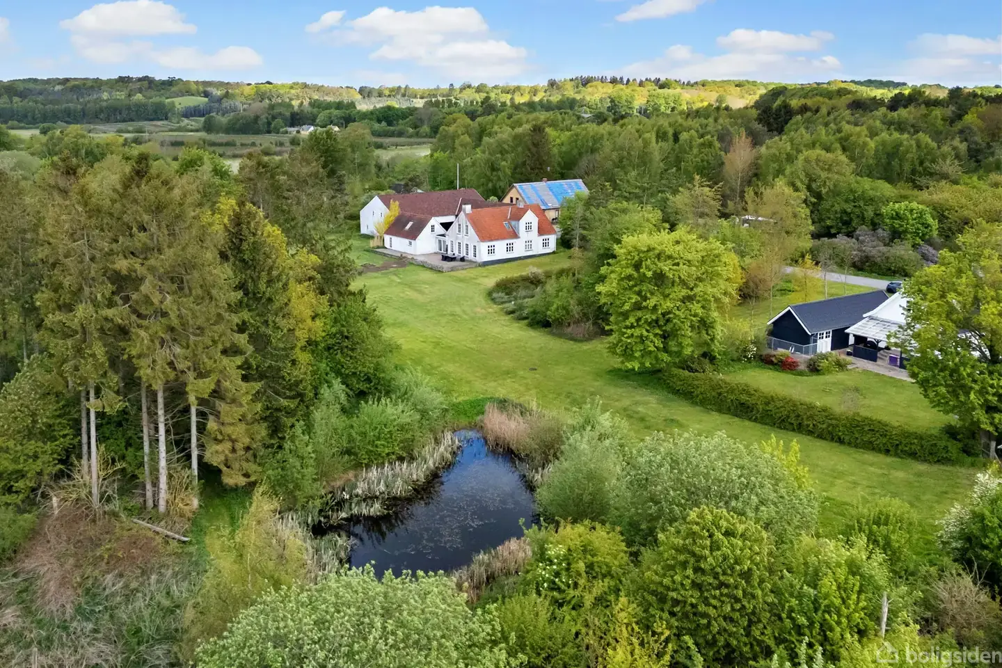 EN NATURPERLE MED 294 KVM BOLIG OG 2,9 HA JORD
