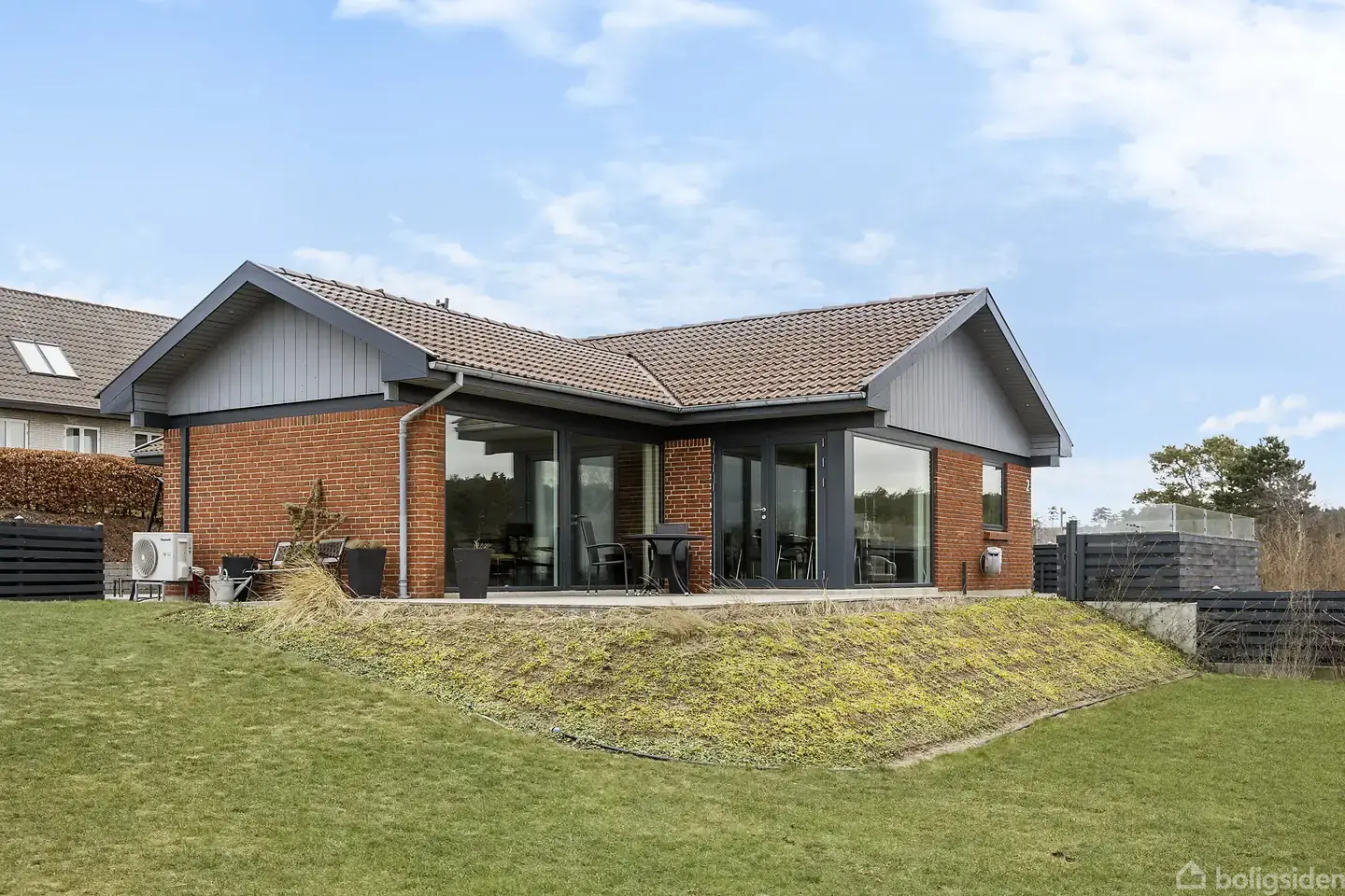 Flot renoveret 1-plans villa med havudsigt