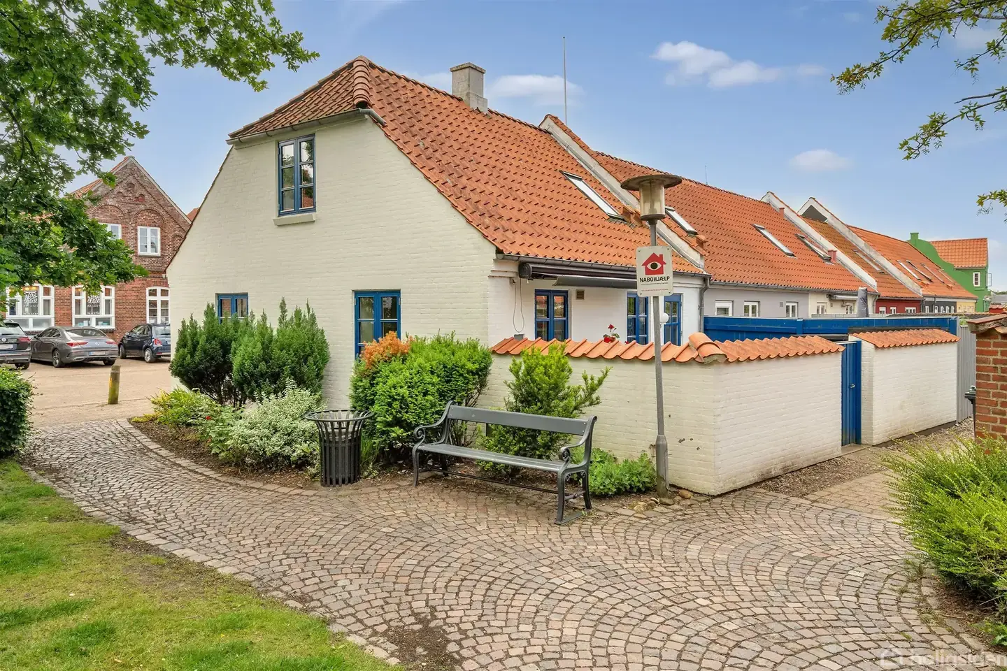 Centralt byhus med vestvendt gårdhave midt i Varde.