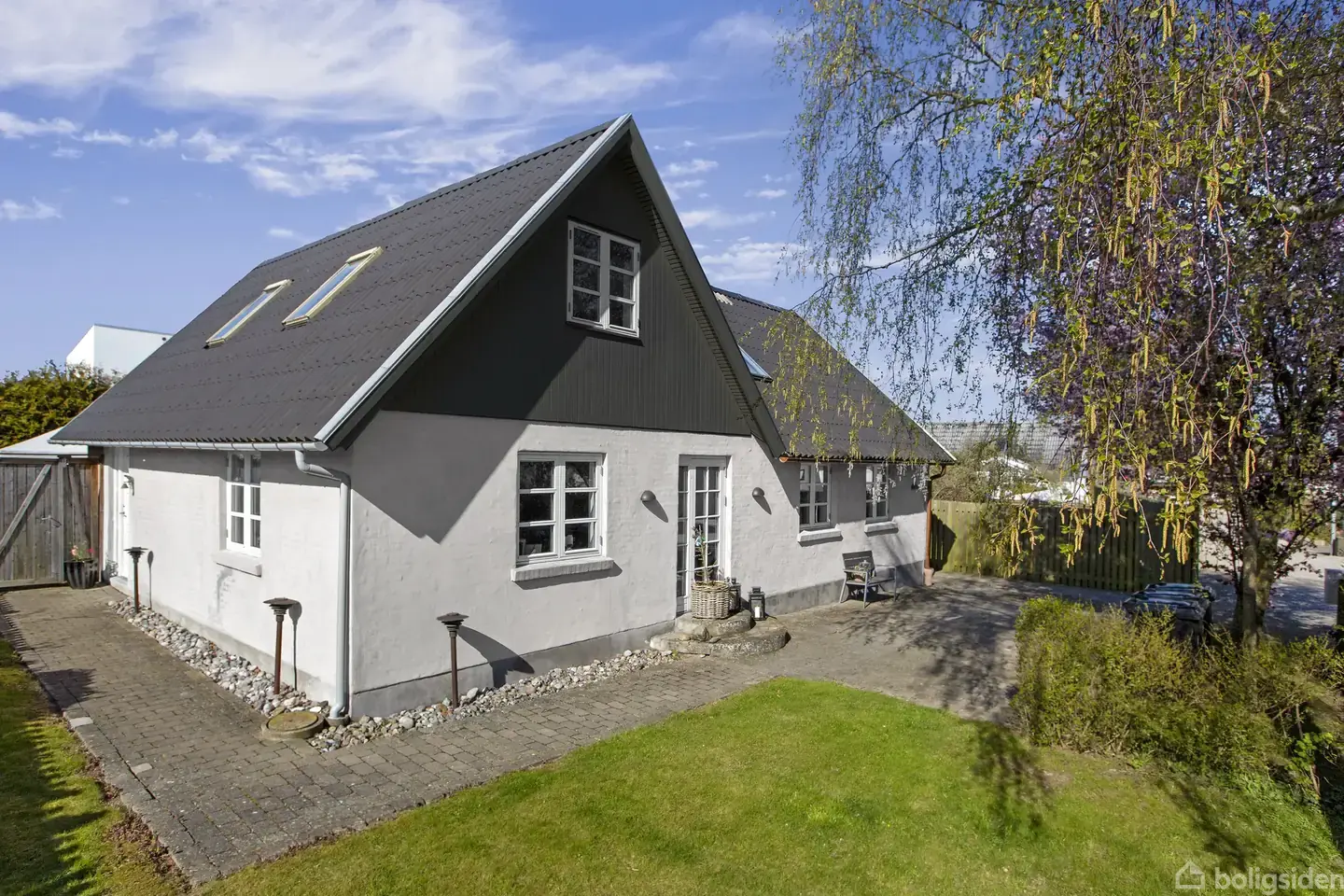 Lækker, banebrydende 30ér & 70'ervilla i hjertet af Strøby Egede